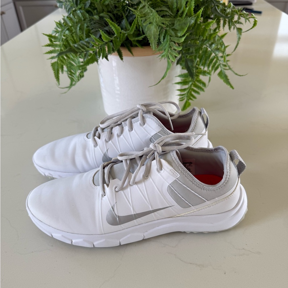 🌟Nike Women’s Golf Shoe ~ Size 10